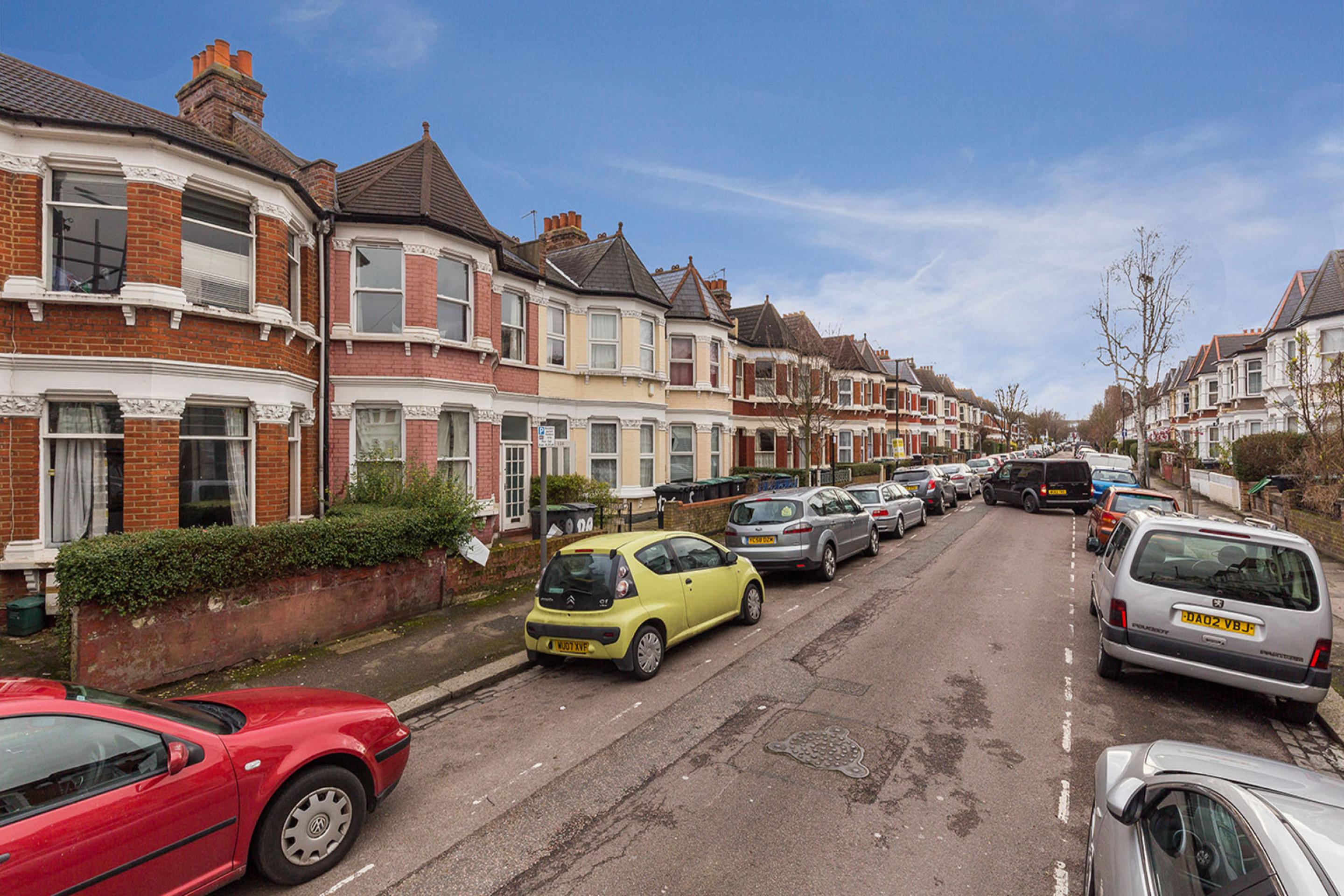 6 bedroom house located close to station and amenities  Falkland Road, Turnpike Lane N8